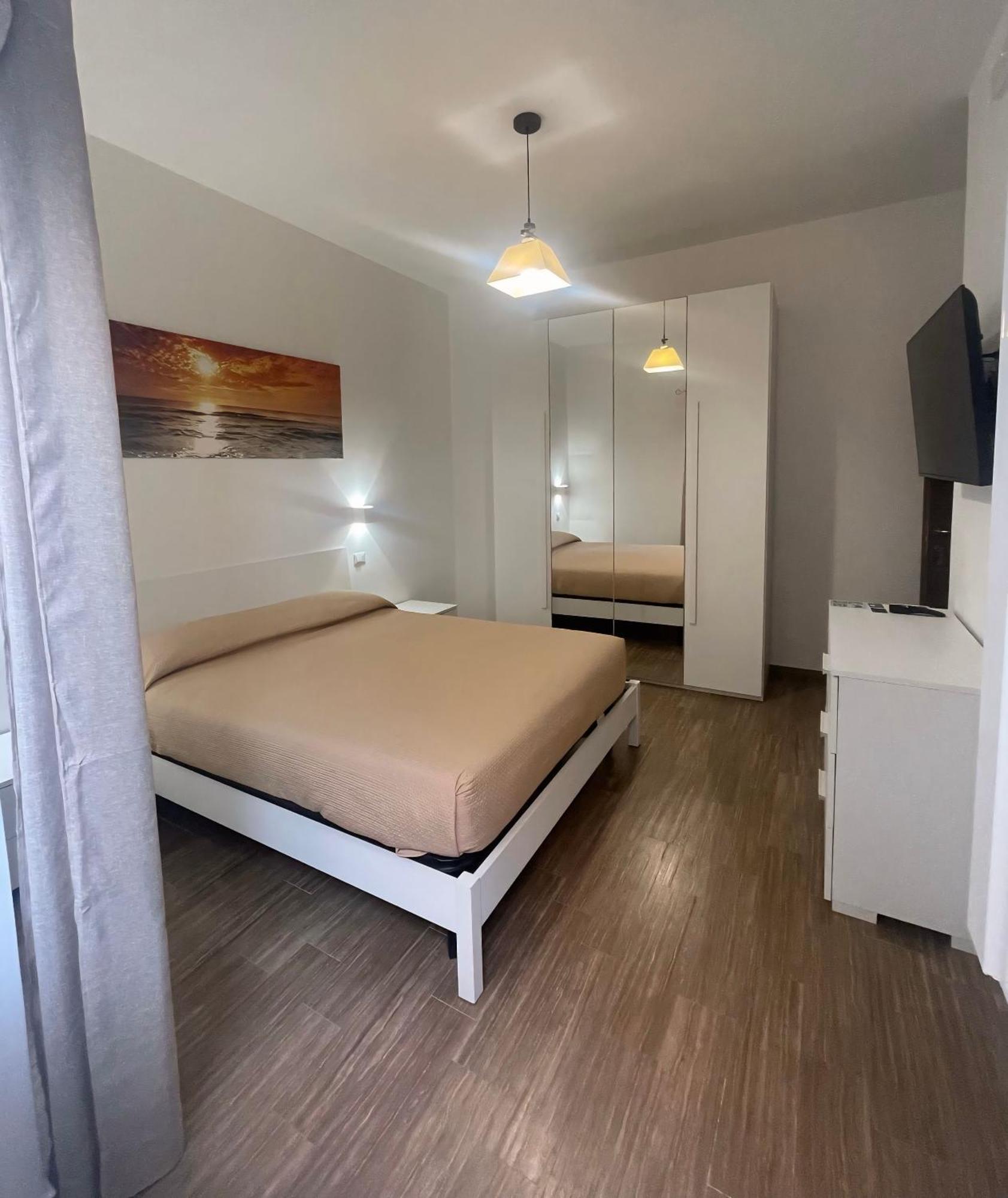 R Home Искья Экстерьер фото